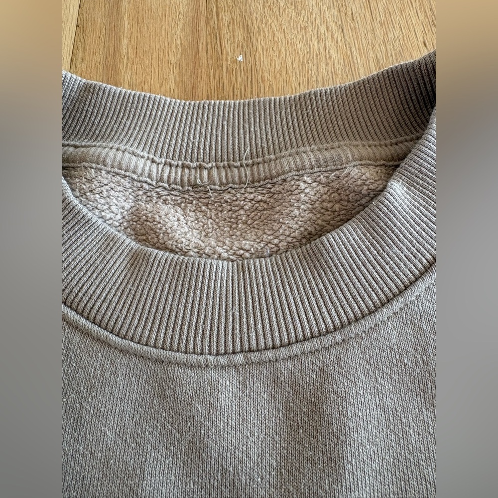 ALO Yoga Gravel Accolade Crew Neck Pullover - Picture 8 of 14